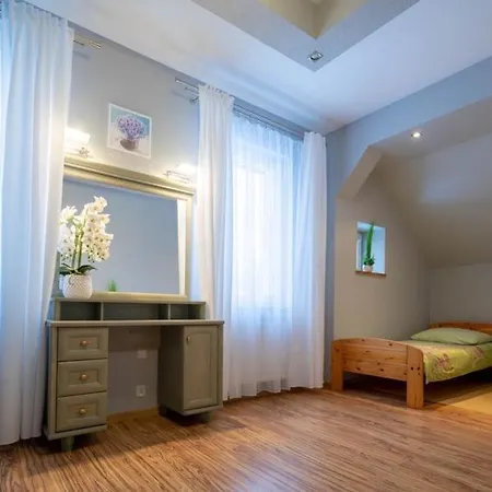 Monika Apartment *