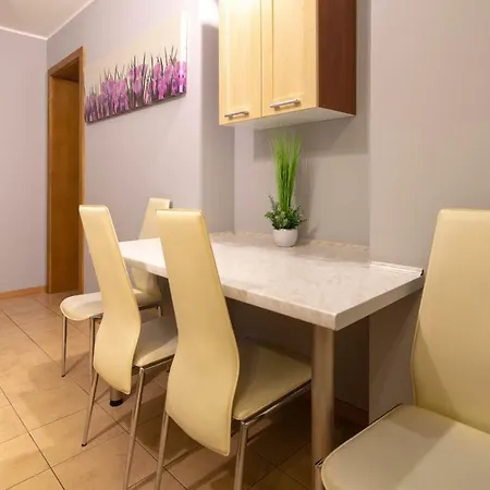 Monika Apartment *